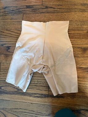 NWOT Honeylove mid-waist Short